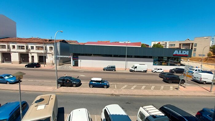 Casas en venta y pisos alquiler - 3