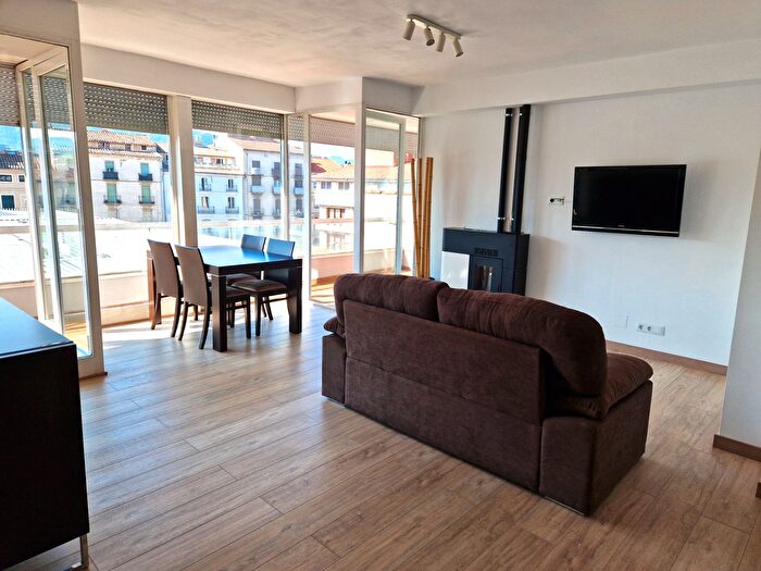 Casas en venta y pisos alquiler - 1
