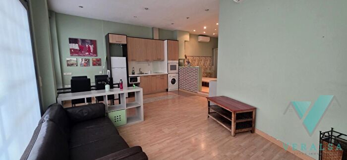 Casas en venta y pisos alquiler - 1