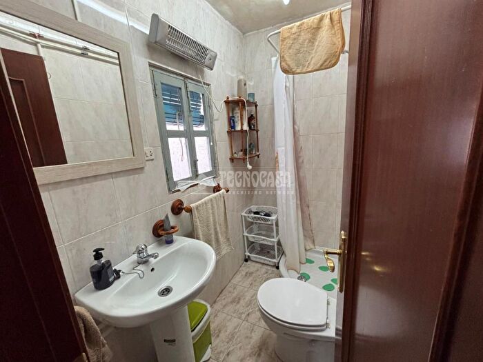 Casas en venta y pisos alquiler - 3