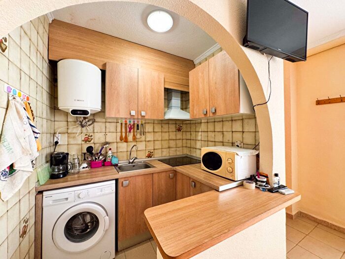 Casas en venta y pisos alquiler - 3