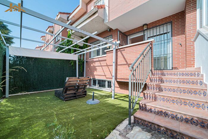 Casas en venta y pisos alquiler - 3