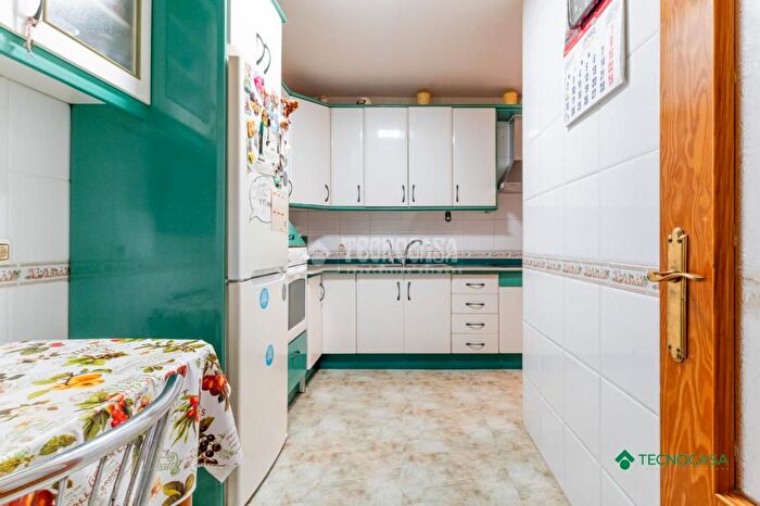 Casas en venta y pisos alquiler - 3