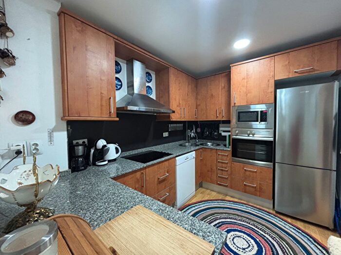 Casas en venta y pisos alquiler - 3