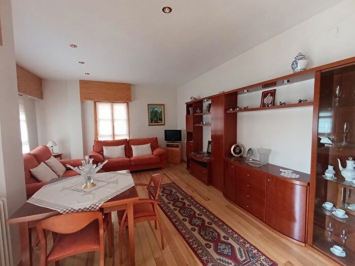 Casas en venta y pisos alquiler - 1