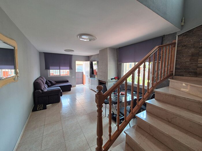 Casas en venta y pisos alquiler - 3