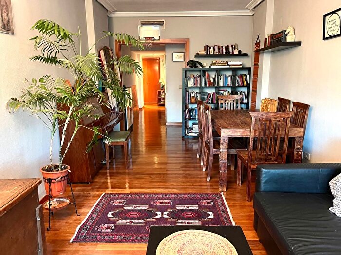 Casas en venta y pisos alquiler - 1