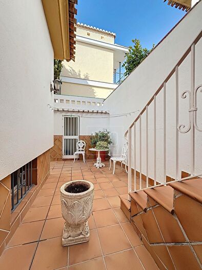 Casas en venta y pisos alquiler - 3