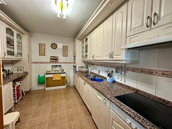 Casas en venta y pisos alquiler - 3
