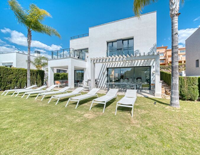 Casa en venta en Selwo, La Concha Resina Golf de 4 habitaciones