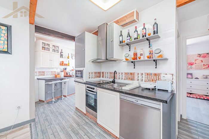 Casas en venta y pisos alquiler - 3