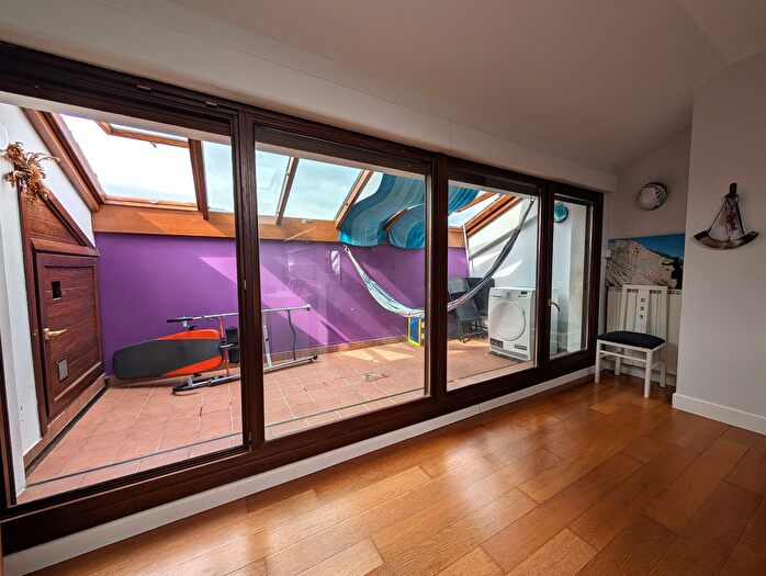 Casas en venta y pisos alquiler - 3