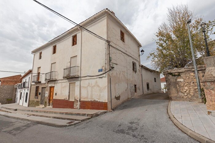 Casas en venta y pisos alquiler - 1