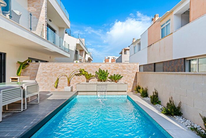 Casa en venta en Los Secanos, Guardamar del Segura de 4 habitaciones