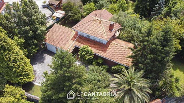 Casa en venta en Santa María de Cayón, Cantabria de 5 habitaciones