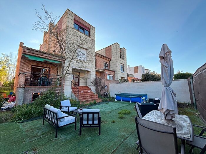 Casas en venta y pisos alquiler - 3