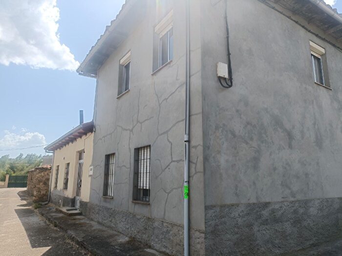 Casa en venta en Magaz de Cepeda, León de 4 habitaciones