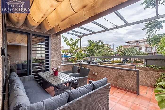 Casa en venta en Poniente, Armilla de 4 habitaciones