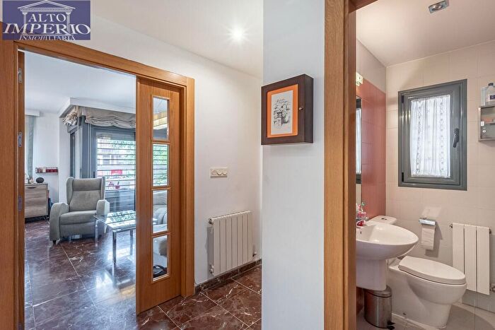 Casas en venta y pisos alquiler - 3