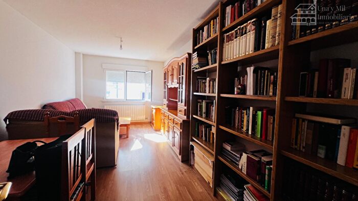 Casas en venta y pisos alquiler - 3