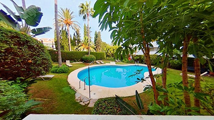 Piso en venta en San Pedro de Alcántara, Guadalmina Baja de 3 habitaciones