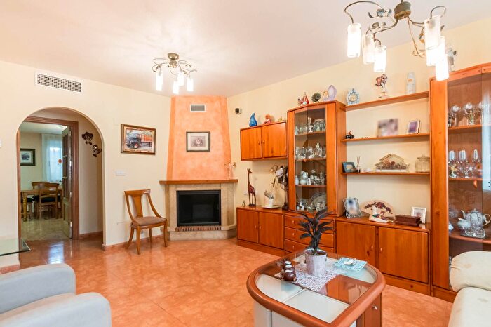 Casas en venta y pisos alquiler - 3