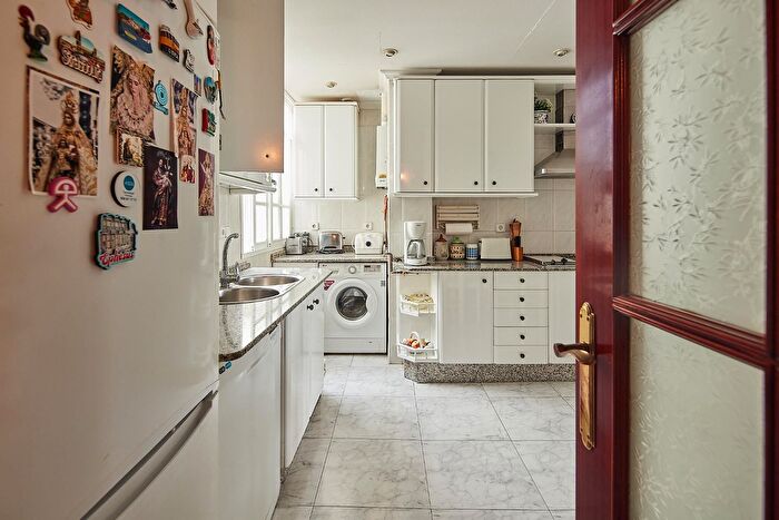 Casas en venta y pisos alquiler - 3