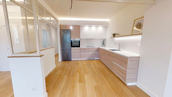 Casas en venta y pisos alquiler - 1
