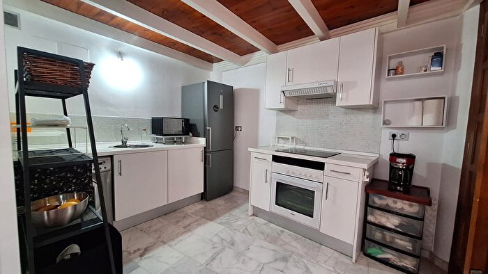 Casas en venta y pisos alquiler - 3