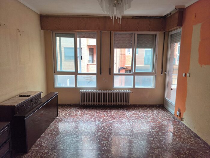 Casas en venta y pisos alquiler - 1