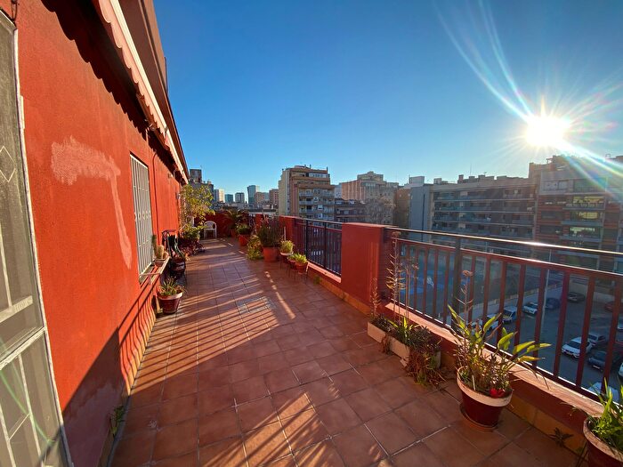 Piso en venta en Santa Eulàlia, LHospitalet de Llobregat de 4 habitaciones