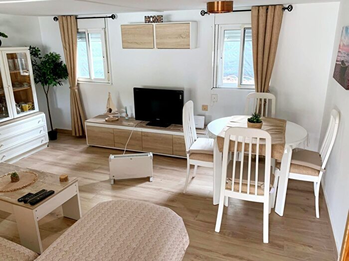 Casas en venta y pisos alquiler - 2