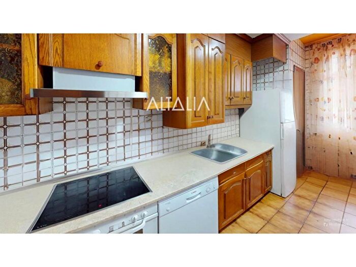 Casas en venta y pisos alquiler - 3