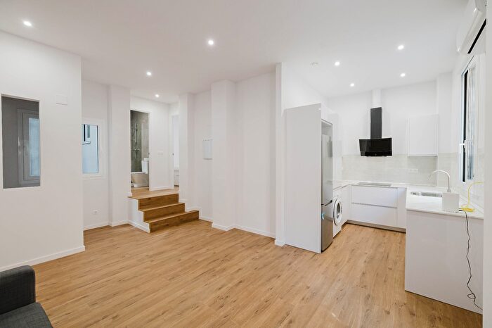 Casas en venta y pisos alquiler - 1
