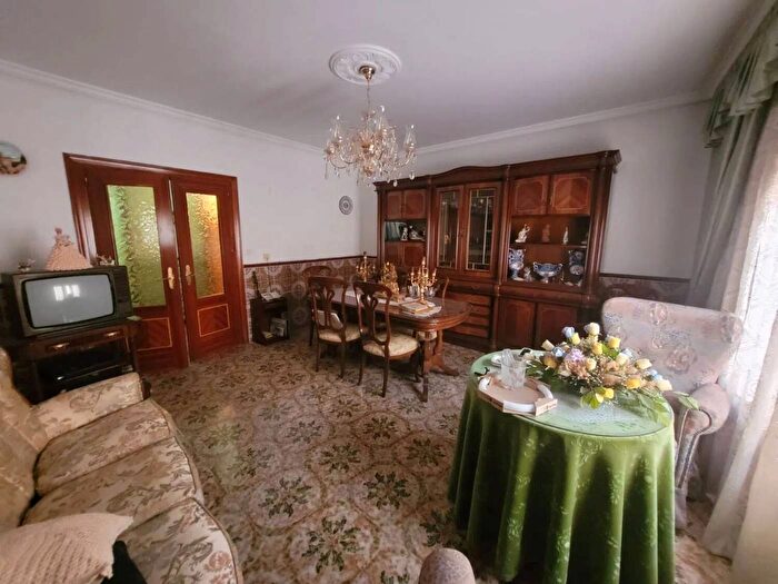 Casas en venta y pisos alquiler - 3