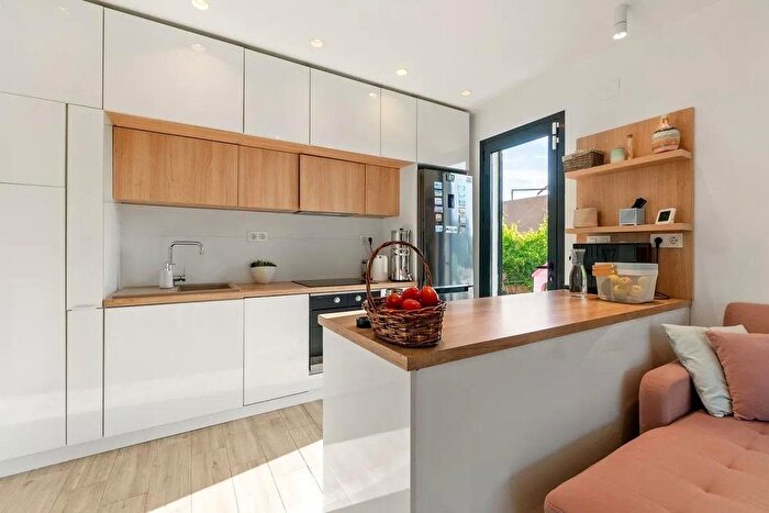 Casas en venta y pisos alquiler - 2