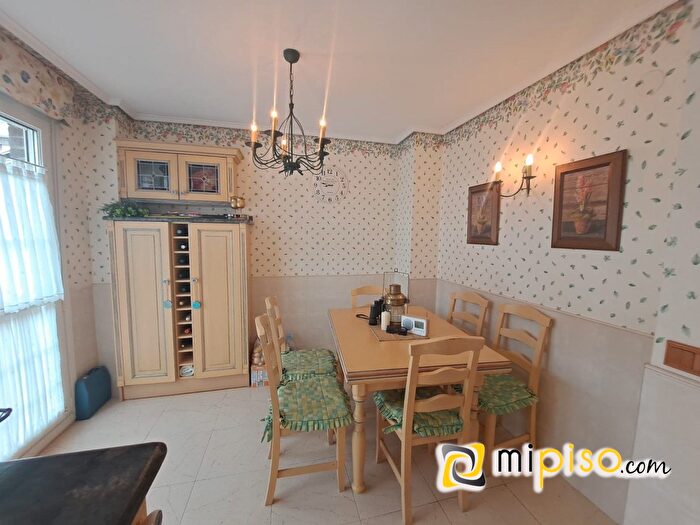 Casas en venta y pisos alquiler - 3