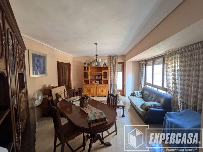 Casas en venta y pisos alquiler - 3