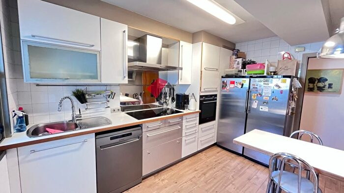 Casas en venta y pisos alquiler - 3