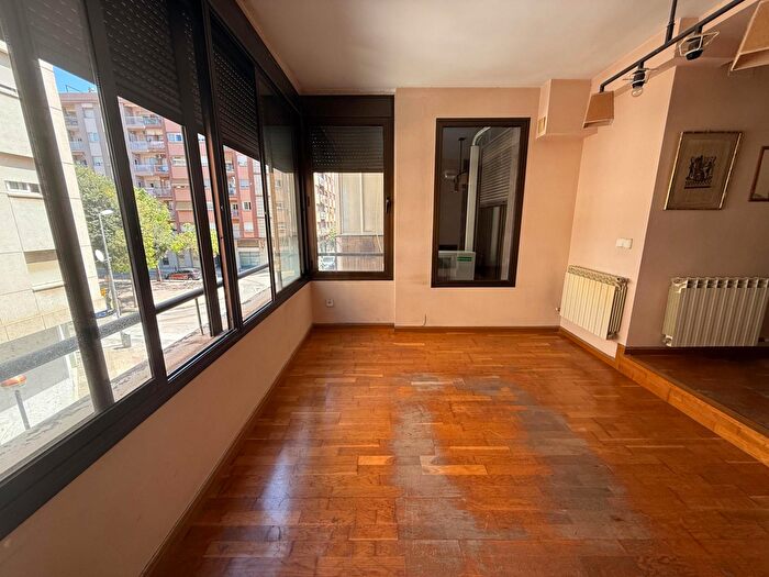 Casas en venta y pisos alquiler - 1