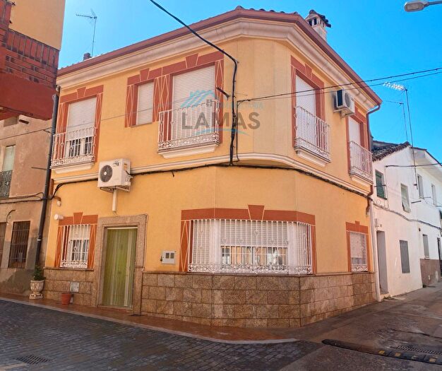 Casas en venta y pisos alquiler - 1