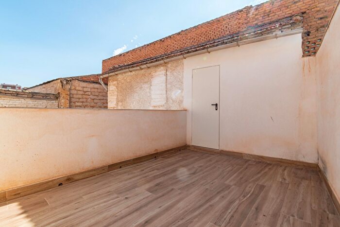 Casas en venta y pisos alquiler - 3