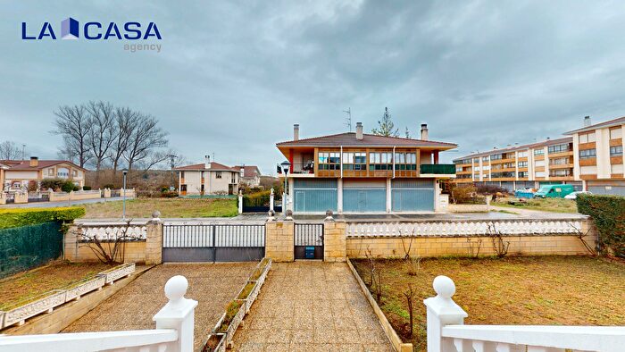 Casas en venta y pisos alquiler - 1