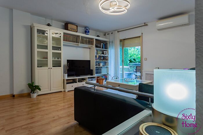 Casas en venta y pisos alquiler - 3