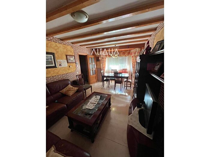 Casas en venta y pisos alquiler - 3