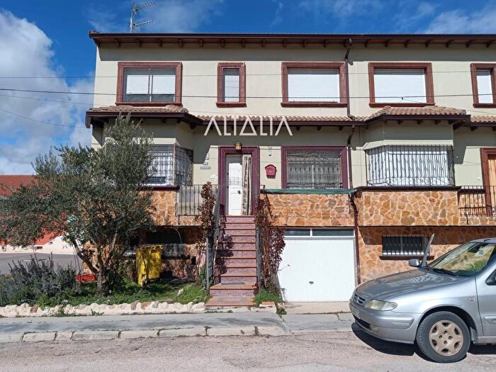 Casas en venta y pisos alquiler - 1