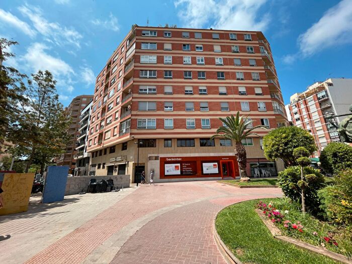 Casas en venta y pisos alquiler - 1