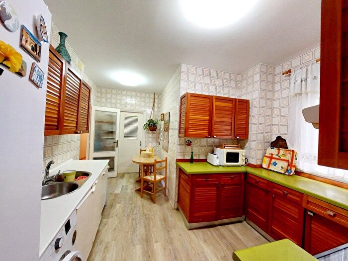 Casas en venta y pisos alquiler - 3