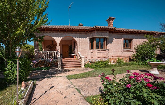 Casas en venta y pisos alquiler - 1