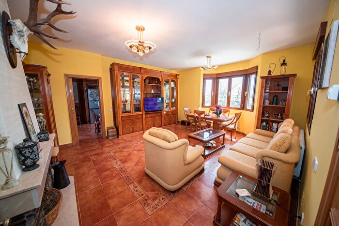 Casas en venta y pisos alquiler - 3
